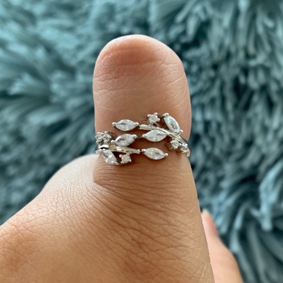 925 Sterling Silver Ring - Picture 1 of 6